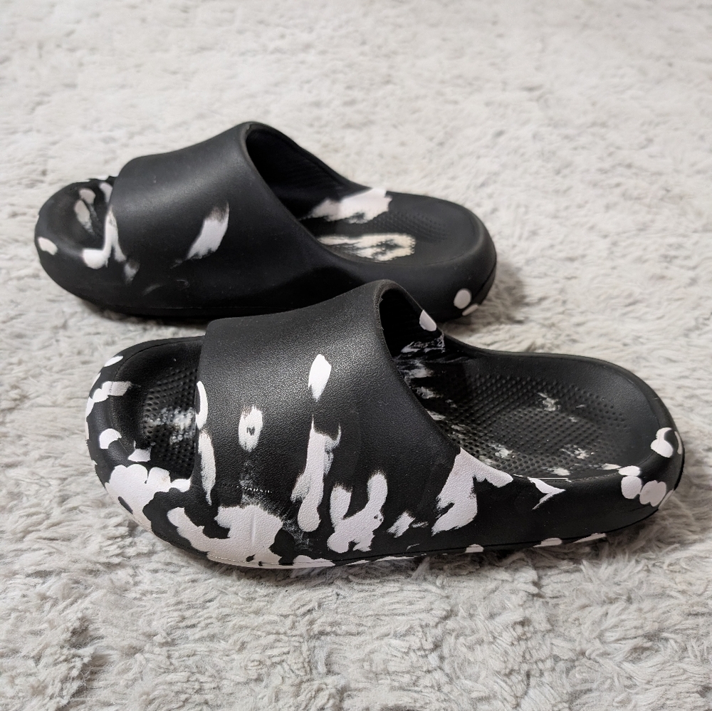 Black And White Sandals Womens Size 7-8